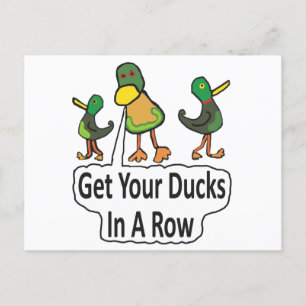 Holen Sie Ihre Enten in eine Reihe Postkarte