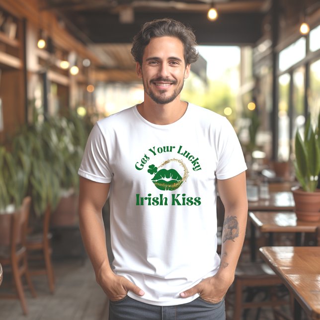 Holen Sie sich Ihren glücklichen irischen Kiss Men T-Shirt (Von Creator hochgeladen)