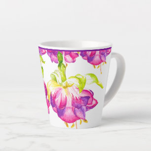 Holi auf einer kleinen Latte-Tasse Milchtasse