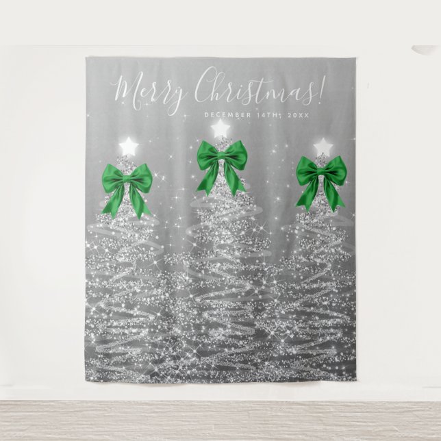 Holiday Backdrop Silver Christmas Trees Green Bows Wandteppich (Vorderseite)