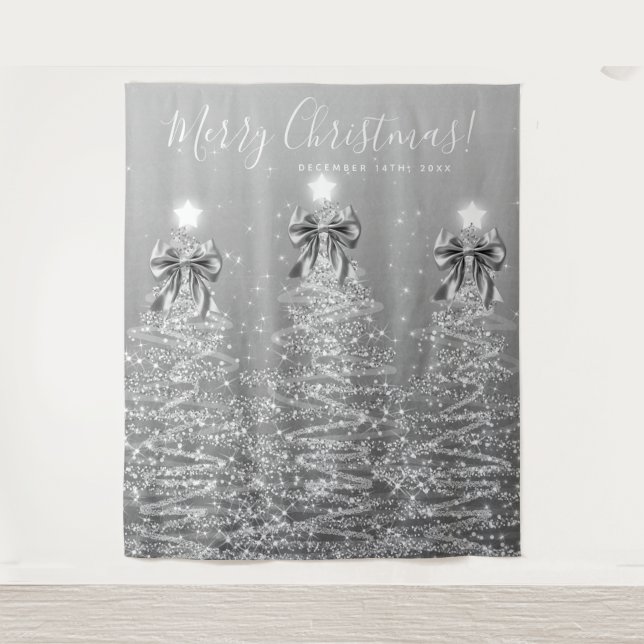 Holiday Backdrop Silver Christmas Trees w/ Bows Wandteppich (Vorderseite)