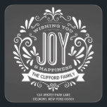 HOLIDAY CHRISTMAS JOY CHALKBOARD ADRESSE STICKERS<br><div class="desc">WISHEND SIE FREUEN: Helle und fröhliche kalkartige, runde Chalkboard-Stil Weihnachtsschmuck mit Retro-Banner, Vintage Schwarz-Weiß-Typografie und extravagante Wirbel. Personalisieren Sie diesen dekorativen SQUARE-Aufkleber als Rücksendeaufkleber mit Ihrem Familiennamen oder Ihrer persönlichen Nachricht. Perfekte Dekoration zum Siegel aller Ihrer Grußkarten-Umschläge. Zeitgenössische, klassische, moderne und stilvolle Art und Weise zu schicken angesagte fröhliche Winterurlaub...</div>