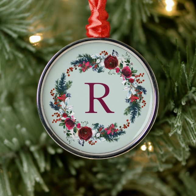 Holiday Floral Christmas Wreath Monogram Ornament Aus Metall (Baum)