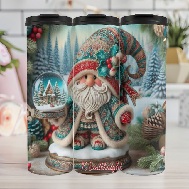 Holiday Gnome mit Holly Berries Thermosbecher (Von Creator hochgeladen)