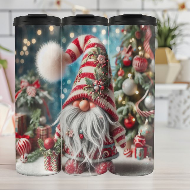 Holiday Gnome mit Weihnachtsgeschenken Thermosbecher (Von Creator hochgeladen)