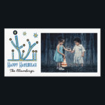 Holiday Happy Hanukkah Card "Menorah Bling" Feiertagskarte<br><div class="desc">Happy Holiday, Hanukkah Foto Card, "Menorah Bling" glänzend, Fotokarte mit weißem Umschlag. Personalisieren Sie, indem Sie Fotos und Formulierungen ersetzen, "Happy Hanukkah, The Blumbergs" Anpassen Sie die Formulierung durch die Wahl Ihres bevorzugten Schriftartes Stil, Farbe und Größe. Danke, dass du angehalten und eingekauft hast! Viel geschätzt. Happy Hanukka! Teilen Sie...</div>
