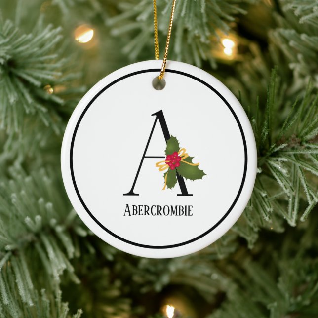 Holiday Holly Monogram Letter A Personalisiert Keramik Ornament (Baum)