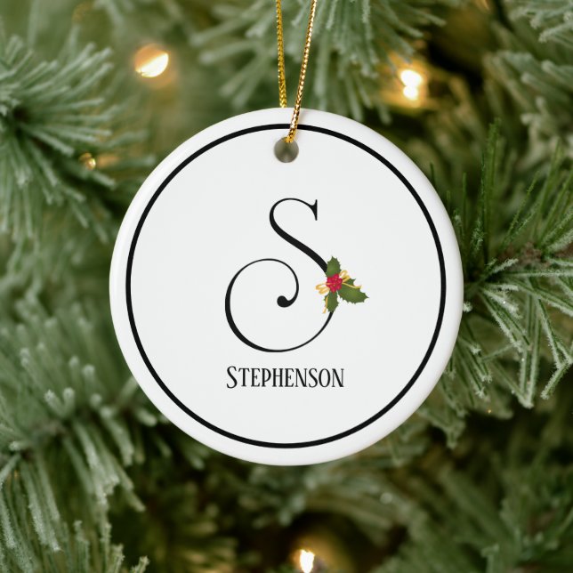 Holiday Holly Monogram Letter S Personalisiert Keramik Ornament (Baum)