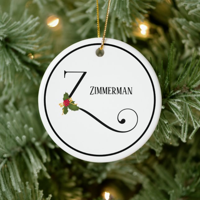 Holiday Holly Monogram Letter Z Personalisiert Keramik Ornament (Baum)