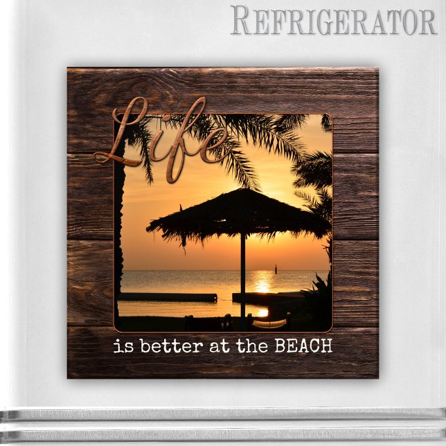 Holiday Keepake Beach Foto Magnet (Beach holiday keepsake magnet featuring your photo framed by rustic wood and rose gold text)