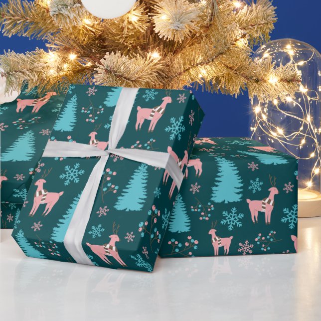 Holiday Rentier Snowflakes Berry Branch Pine Tree Geschenkpapier (Feiertage)