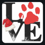 Holiday Santapaws - Paw Print in Christmas LIEBE Quadratischer Aufkleber<br><div class="desc">Ein "L" und "ein roter Pfoten" werden auf dem "V" und "E" gestapelt, um "LIEBE" zu buchstabieren, mit einer Weihnachtsmannmütze auf dem "V". Dieses schlichte Design ist eine Weihnachts-Santapaws-Grafik, die Liebe für alle vier Beinfreunde zeigt. Wenn Ihr Haustier ein Hund, Katze, Kaninchen, Schildkröte, Hamster oder ein anderer besonderer Freund ist,...</div>