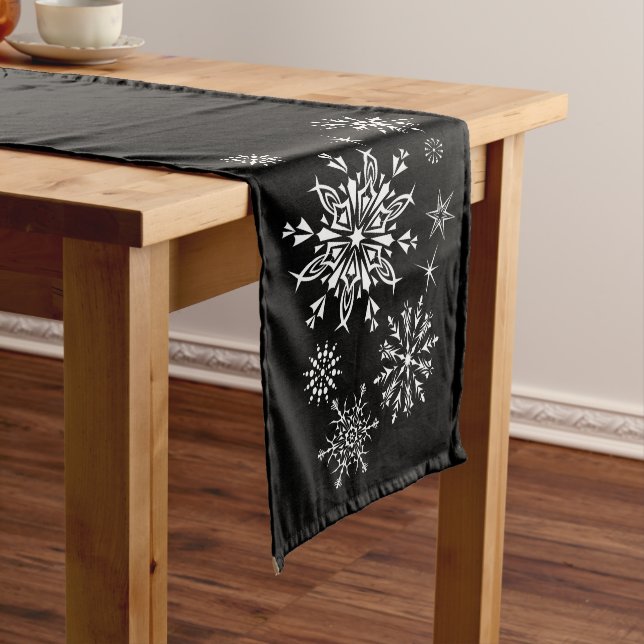 Holiday Snowflakes Table Runner Mittelgroßer Tischläufer (Beispiel)