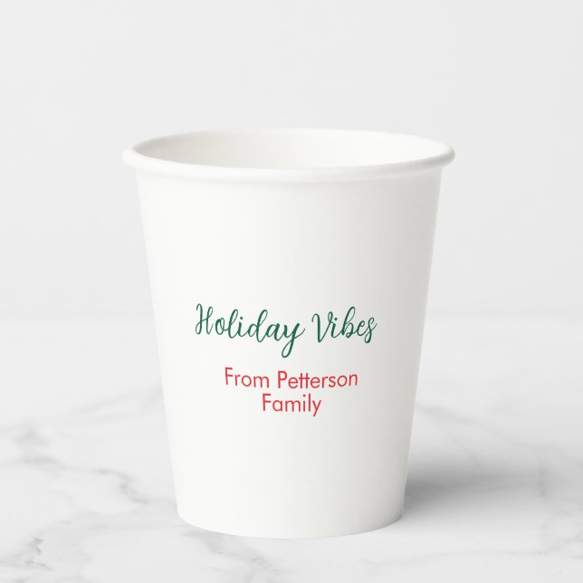 Holiday Vibes red Christmas add family name date b Pappbecher (Vorderseite)