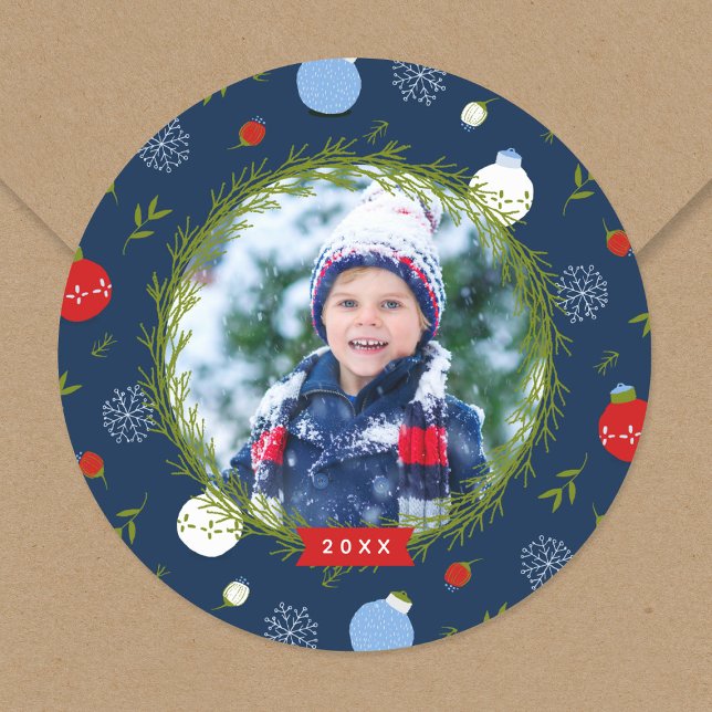 Holiday Whimsy Personalisiertes Weihnachtsfest Fot Runder Aufkleber (Von Creator hochgeladen)