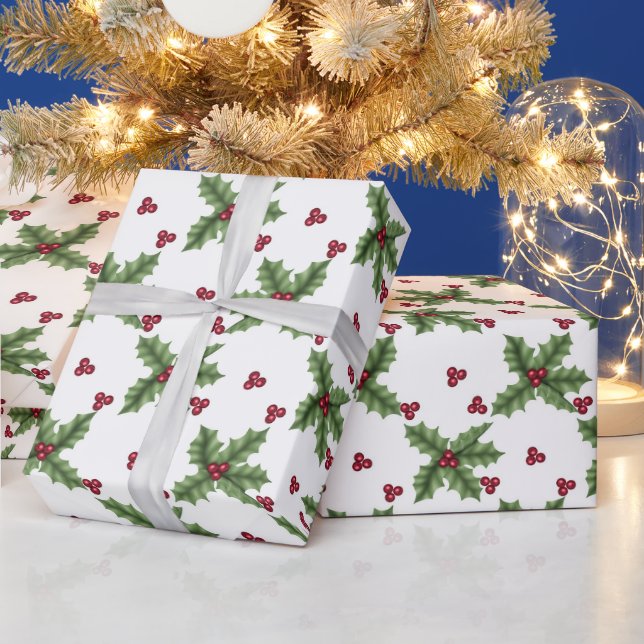 Holly and Berries On White Geschenkpapier (Feiertage)