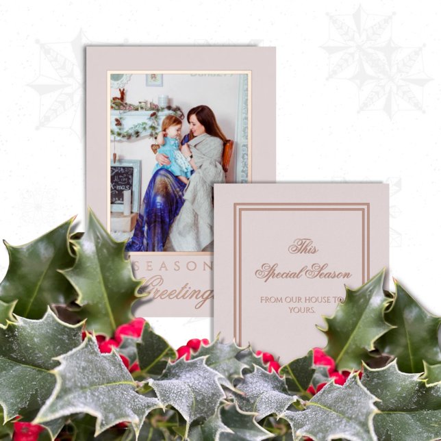 Holly and the Ivy Minimalist Blush Christmas Card Folieneinladung (Von Creator hochgeladen)