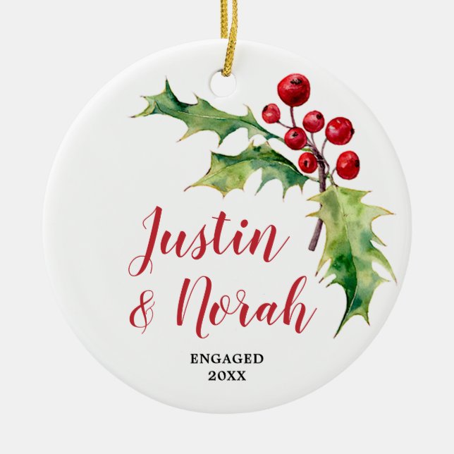 Holly Berries Greenery Personalisiertes Verlobtes  Keramik Ornament (Vorne)