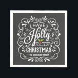 Holly Jolly Christmas Chalkboard Paper Napkins Serviette<br><div class="desc">Festliche und volkstümliche Weihnachtsfeiertage im Kreidekunst-Stil für Grußkarten und saisonale Party Einladungen. Whimsical Blackboard sehen Wirbel aus mit weißer Kreidekunst-Typografie und trendigem Retro-Mix aus handgemeißelten Stilen, mit frostigem Blattwerk und holzigen Beeren dekoriert. Fügen Sie Ihren Namen oder benutzerdefinierten Text hinzu, um ein einzigartiges personalisiertes Keepake-Menü zu erstellen, das Set auf...</div>