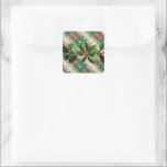 Holly on Christmas Kariert 9 Quadratischer Aufkleber<br><div class="desc">Holly und Beeren auf Weihnachten Karierten Aufkleber.</div>