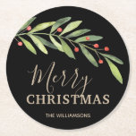 Holly und Berries über Schwarz Frohe Weihnachten Runder Pappuntersetzer<br><div class="desc">Elegante Heilige und Beeren mit Frohen Weihnachten oder Ihre eigenen Informationen in schicken Schriften in jeder Farbe (wir haben Gold verwendet) und auf jedem farbigen Hintergrund (wir haben schwarz verwendet). Alle Text-, Schriftart- und Schriftart-Farben können geändert werden, klicken Sie einfach auf den Link "Weitere" und verwenden Sie unser Design-Tool, um...</div>