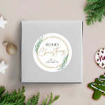 Holly Wreath Christmas Label Gold Greenery Runder Aufkleber<br><div class="desc">Personalisieren Sie Ihre Urlaubspakete und Geschenkverpackungen mit einem personalisierten heiligen Kranz Frohe Weihnachtsaufkleber. Dieses Grün Weihnachtslabel enthält einen goldenen Kranz mit grünen Blätter und elegantem Script-Schriftart, der Platz für Ihren Namen oder Familiennamen bietet. Die perfekte Touch für Ihre Weihnachtsgeschenke.</div>