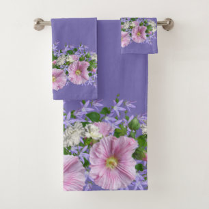 Hollyhocks à la frontière florale sur l'Arrière - 