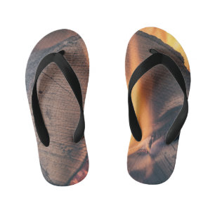 Holz in Flammen Kinderbadesandalen