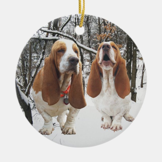 Holz-Weihnachtsverzierung Basset Hounds Snowy Keramik Ornament (Vorne)
