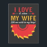 Holzbearbeitungs-Husband Carpenter Woodworker Vate Postkarte<br><div class="desc">Ein lustiges Woodworker Geschenk für Schreiner und Schreiner,  Leute,  die Holzschnitzel als Manglitter betrachten. Große Holzbearbeitung für Vater,  Großvater oder Onkel für ihre Geburtstagspartys oder Pensionierung.</div>