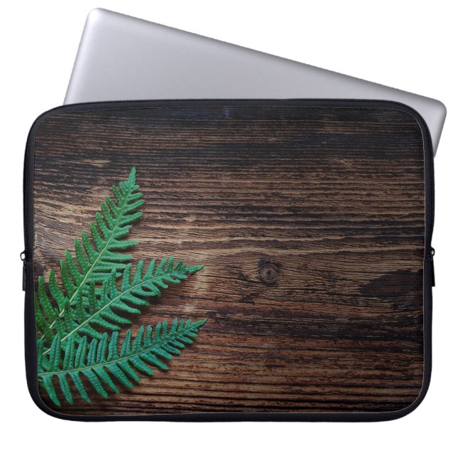 Hölzer mit kleinem Farngras aus Pflanze Laptopschutzhülle (Vorderseite)