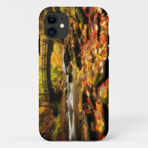 Hölzerne Brücke und Nebenfluss im Fall Case-Mate iPhone Hülle