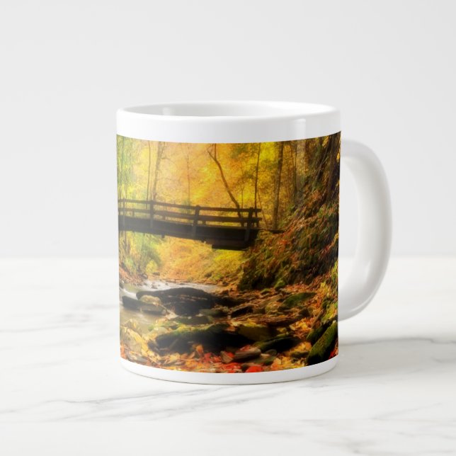 Hölzerne Brücke und Nebenfluss im Fall Jumbo-Tasse (Vorderseite Rechts)
