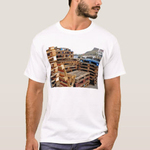 Hölzerne Paletten auf dem Dock-erwachsenen T-Shir T-Shirt
