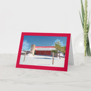 Hölzerne Scheune, rote Türen, Silo u. Zaun Karte