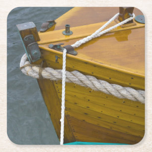 Hölzernes Segelboot im Wasser Rechteckiger Pappuntersetzer