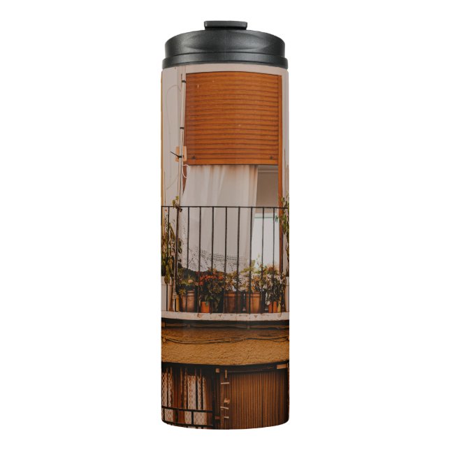 HOLZFENSTER MIT GRÜNEN PFLANZE THERMOSBECHER (Vorderseite)