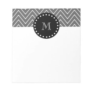 Holzkohlegraues Chevron-Muster   Schwarzes Monogra Notizblock