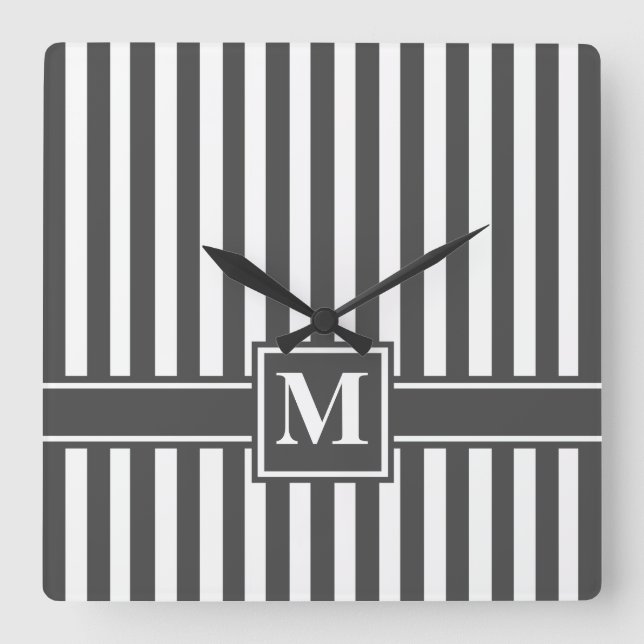 Holzkohlen-moderner Streifen mit Monogramm Quadratische Wanduhr (Vorderseite)