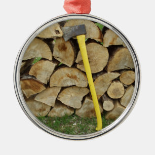 Holzpile und Ax-Dekoration Silbernes Ornament