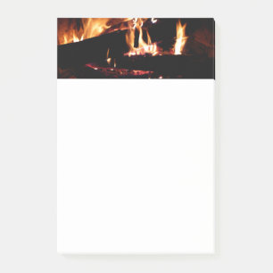 Holzscheite im Kamin Warme Feuerfotografie Post-it Klebezettel