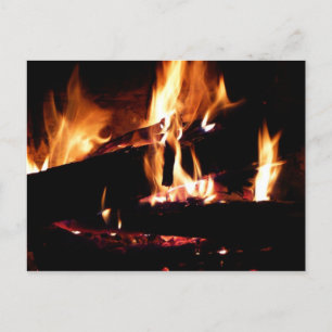 Holzscheite im Kamin Warme Feuerfotografie Postkarte