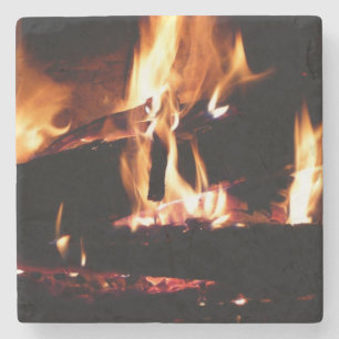 Holzscheite im Kamin Warme Feuerfotografie Steinuntersetzer