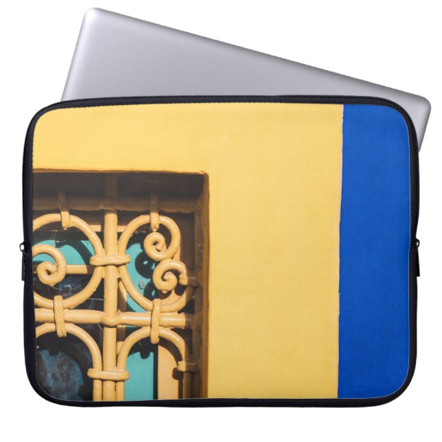 HOLZTÜR MIT BRUSTÜR LAPTOPSCHUTZHÜLLE (Vorderseite)