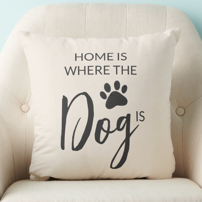 Home Is Where The Dog Is Beige Throw Pillow Kissen (Von Creator hochgeladen)