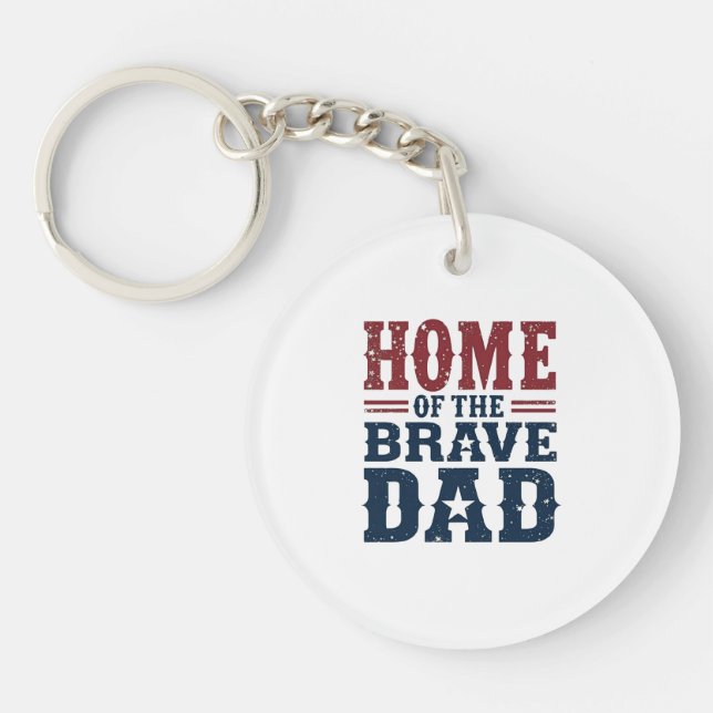 Home of the Brave Dad Keychain – Funny Pocket Gift (Devant)