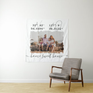 "Home Sweet Home" Längen- und Breitengrad Familien Wandteppich