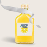 Homemade Modern Cream Kraft Limoncello Liquor Quadratischer Aufkleber<br><div class="desc">Frisch und modern, einfach und sauber. Der hausgemachte Limonchello-Flaschenaufkleber mit hausgemachtem Etikett besticht durch einen modernen trendigen Schriftart, eine gelbe Zitrone mit einem hellen cremefarbenen Hintergrund und den anpassbaren Text. Ideal, um mit Ihrem selbst gemachten Limoncello Likör bei Zuhause, Party, Hochzeiten oder Veranstaltungen zu servieren. Der hausgemachte Limoncello macht ein...</div>
