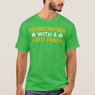 HoMEOWner mit einer Furry Friend Familie T-Shirt