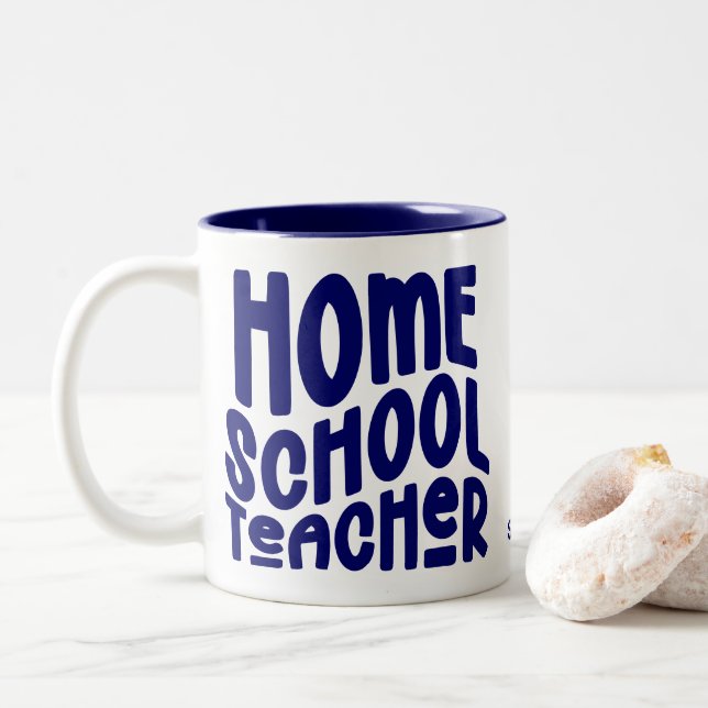Homeschool Teacher | Dark Blue Typography Design Zweifarbige Tasse (Mit Donut)